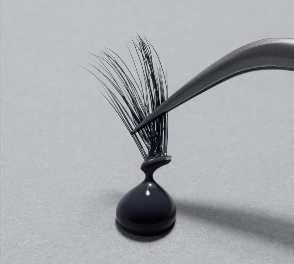 Huda Waterproof Lash Glue Dark Tone — view 3