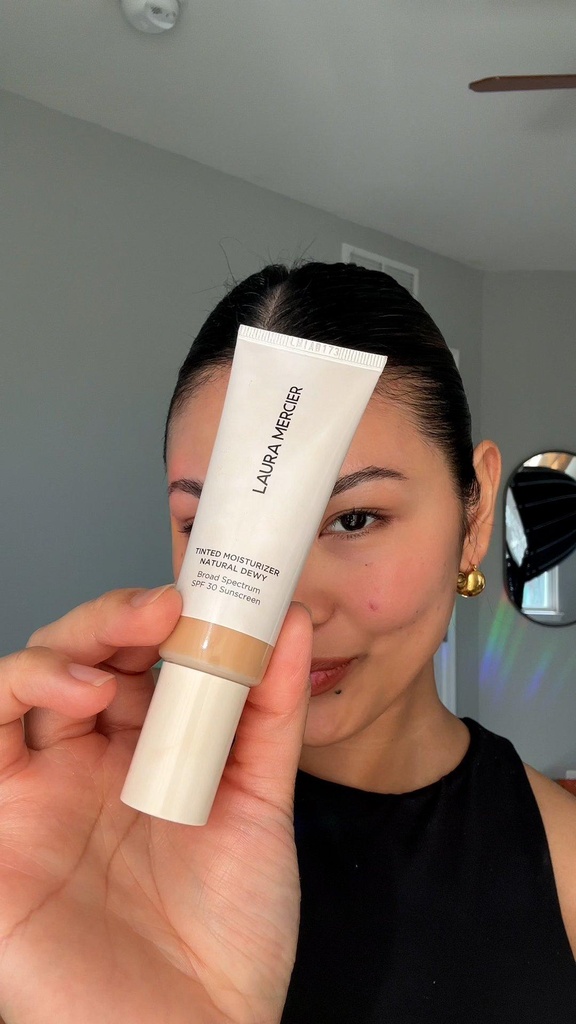 Laura Mercier Tinted Moisturizer Natural Dewy Citrine 2W — view 3