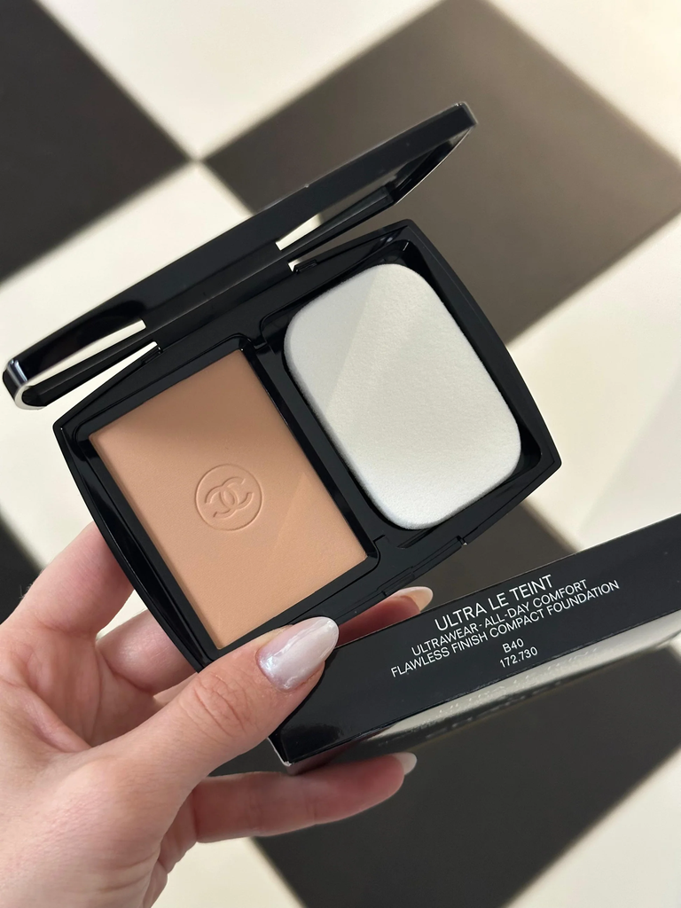 Chanel Ultra Le Teint Flawless Finish Compact Foundation B40 — view 3