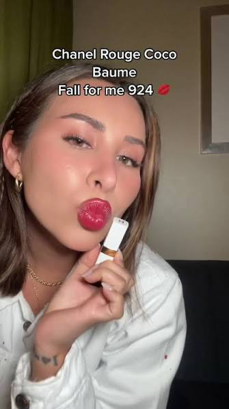 Chanel Rouge Coco Baume Tinted Lip Balm 924 Fall For Me — view 3