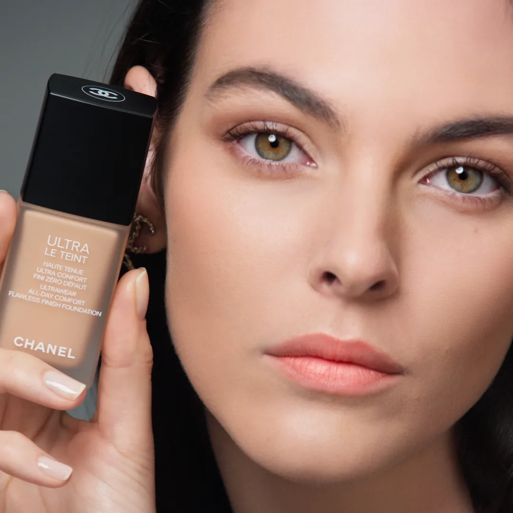 Chanel Ultra Le Teint Flawless Finish Foundation BR22 20ml Tester — view 2