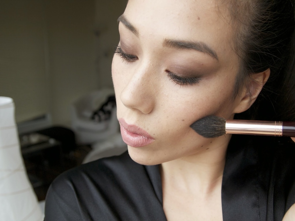 Charlotte Tilbury Powder And Sculpt Brush — view 2