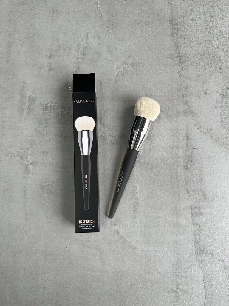 Huda Beauty Face Base Brush 