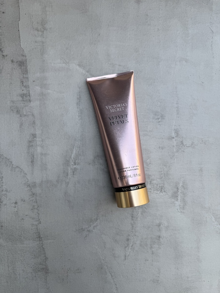 Victoria's Secret Velvet Petals Fragrance Lotion 236 ml