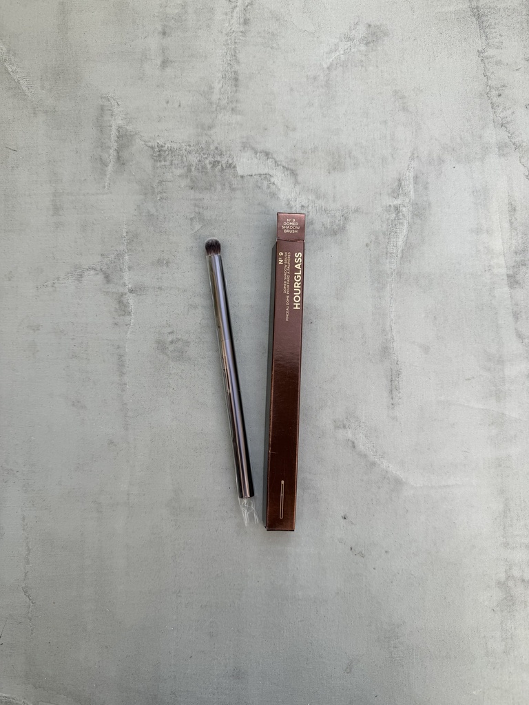 Hourglass No9 Domed Shadow Brush