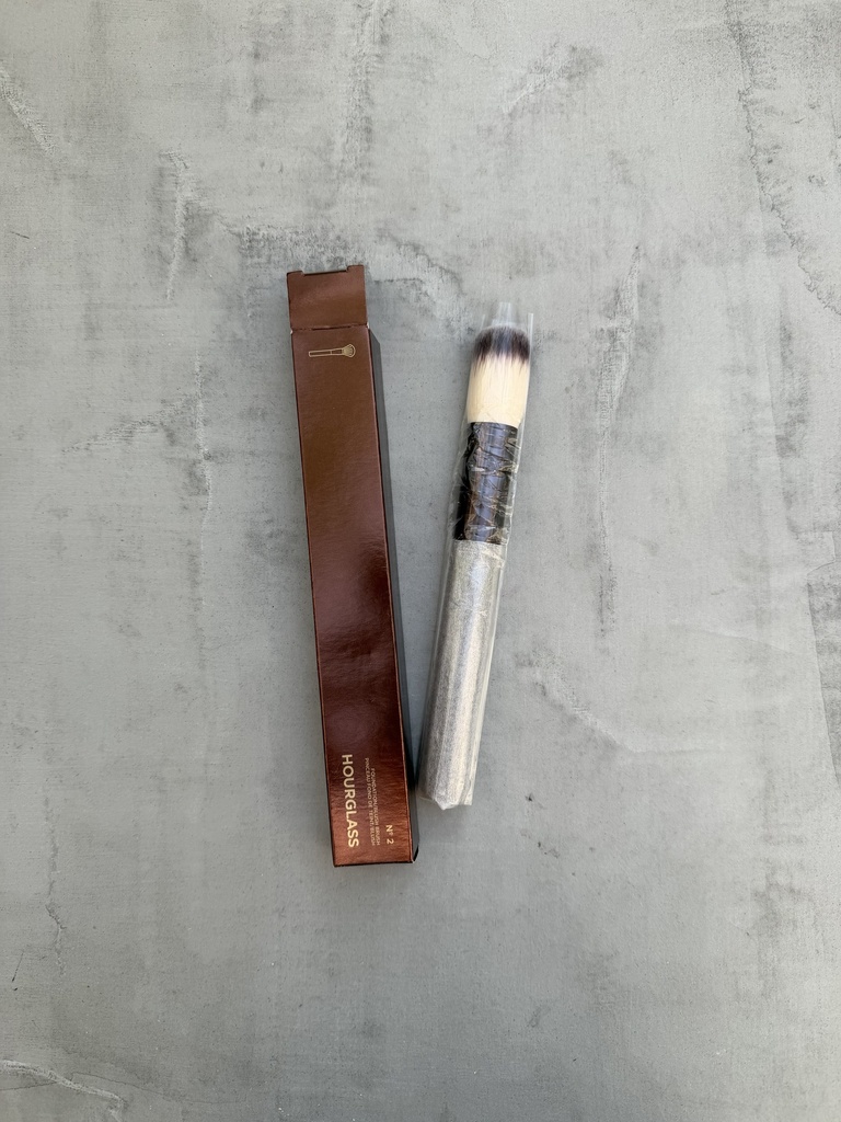 Hourglass No2 Foundation/Blush Brush