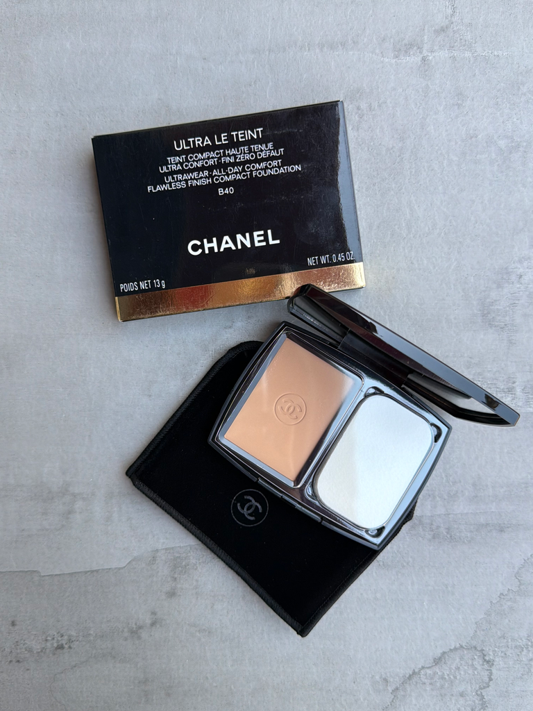 Chanel Ultra Le Teint Flawless Finish Compact Foundation B40